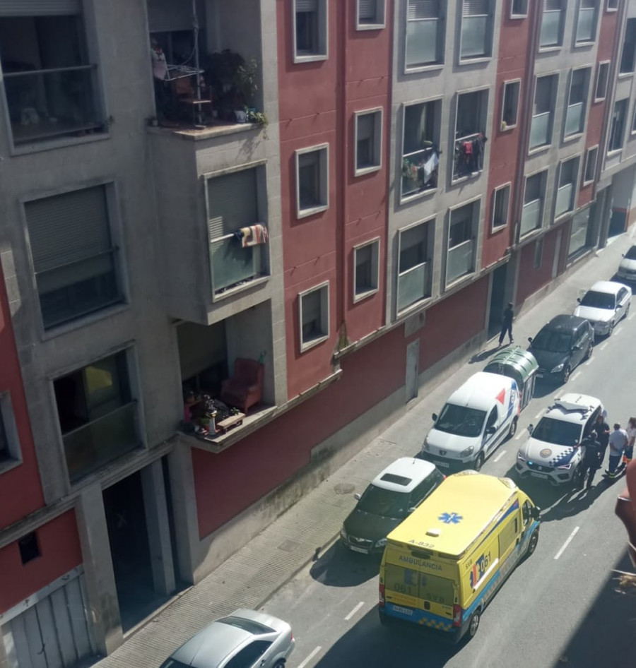 Un hombre resulta herido tras caer por unas escaleras al ser empujado por otro en Ribeira