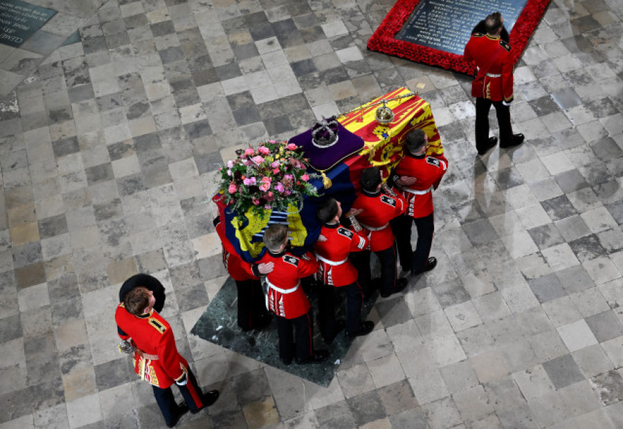 Un lamento interpretado por el gaitero real cierra el funeral por Isabel II