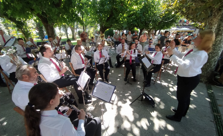 La Banda de Vilanova y los grupos de gaitas Os Chaneiros, Xiada y O Son do Pote amenizaron el último día del Nazareno