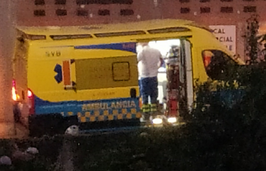 Evacuado al Hospital do Barbanza un septuagenario que cayó por las escaleras de un edificio en Ribeira