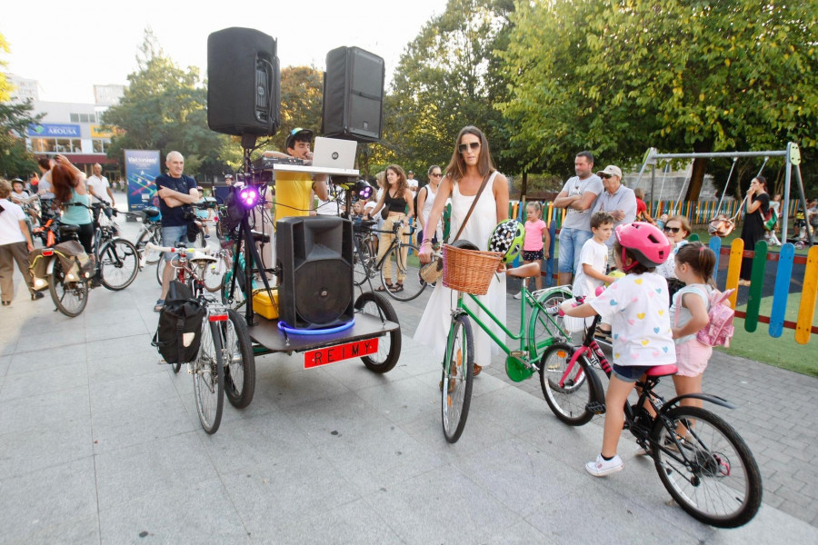 La bicicletada con música da paso a una jornada con la salud en el centro