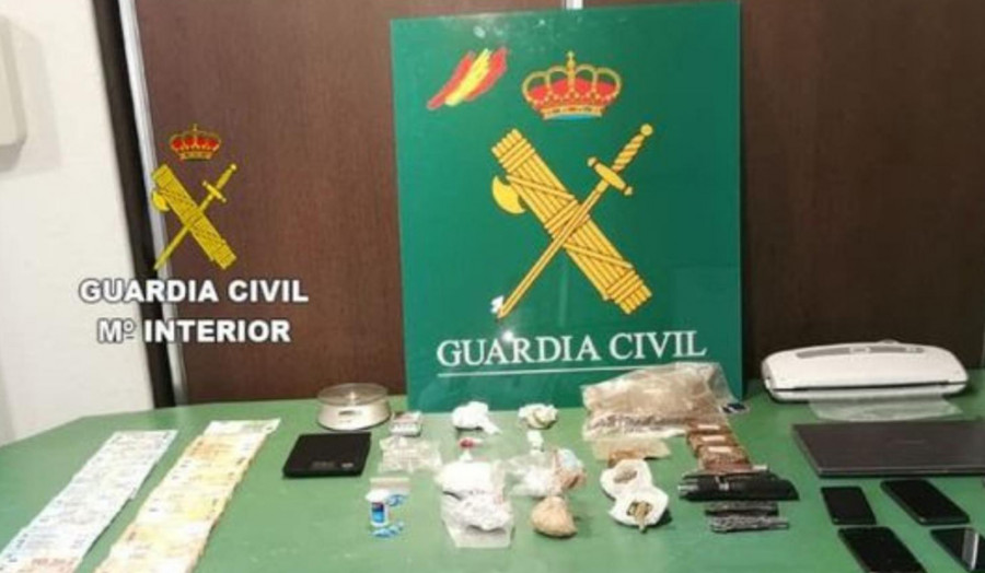 Piden 62 años de cárcel y 122.000 euros en multas para 7 acusados de tráfico de drogas en Ribeira y Rianxo