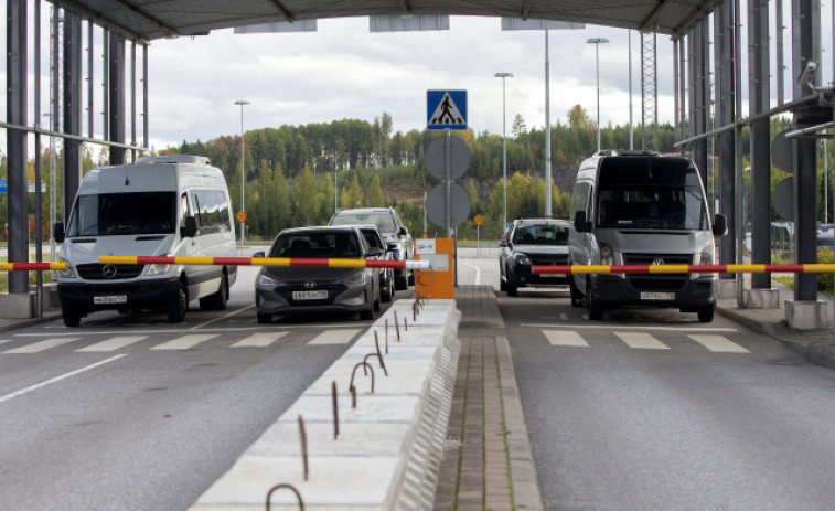 Finlandia registra colas en frontera rusa tras decisión de bloquear entrada