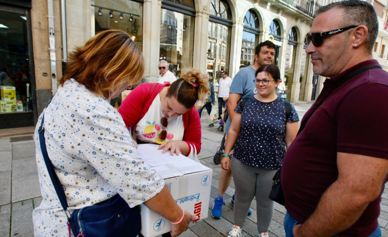 SOS Sanidade agota los pliegos de firmas y recoge más de 700 en solo unas horas