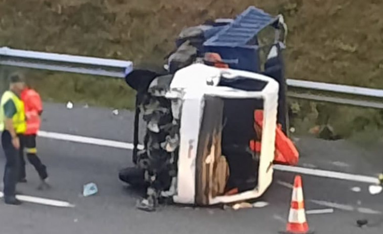 Cuatro personas resultan heridas leves en dos accidentes en ambos sentidos y en el mismo punto de la AG-11 en Boiro