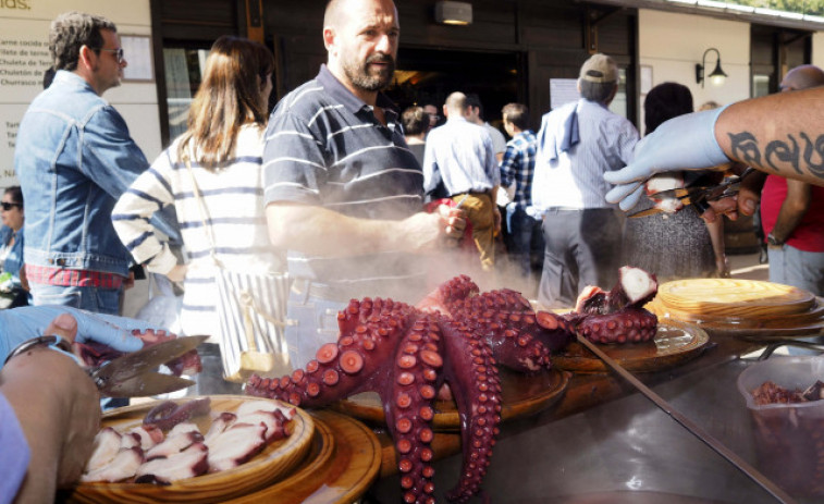 Las casetas esperan que ración de pulpo a 12 € sea un reclamo del San Froilán