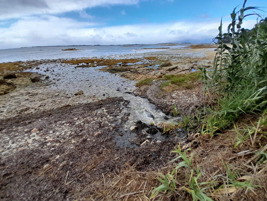 Una avería en el colector de fecales de Vilanova a la EDAR de Cambados provoca un vertido en la ría de Arousa