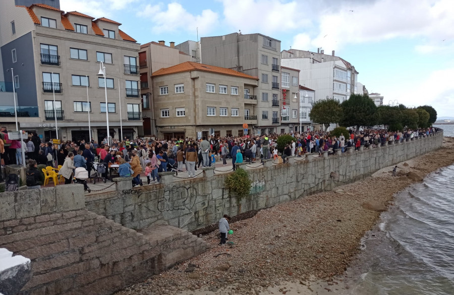 [VÍDEO] Más de mil personas se concentran en O Grove por la falta de médicos y pediatras