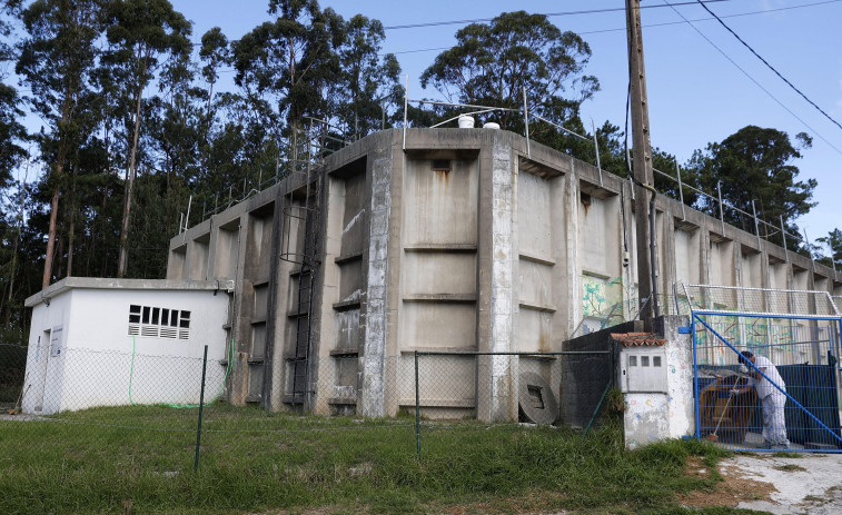 El bipartito de Cambados sube la tasa de agua y alcantarillado un 10,5 % por “obriga legal” y la oposición le pide freno