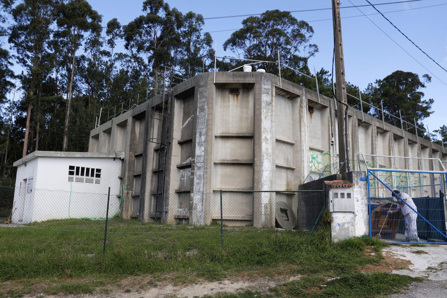 El bipartito de Cambados sube la tasa de agua y alcantarillado un 10,5 % por “obriga legal” y la oposición le pide freno