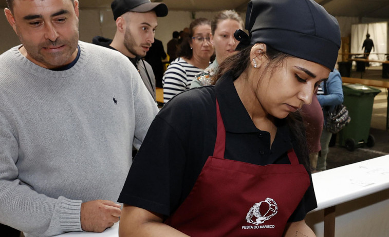 La Festa do Marisco vende más de 3.200 raciones en el inicio con el pulpo como plato estrella