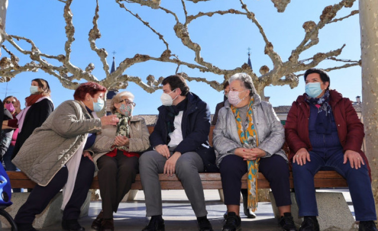 La Xunta refuerza su compromiso con la capacitación digital de las personas de más edad en el Día de los Mayores