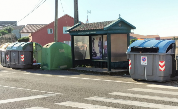 El BNG de Ribeira demanda la reorganización y limpieza de los contenedores de basura en Carreira