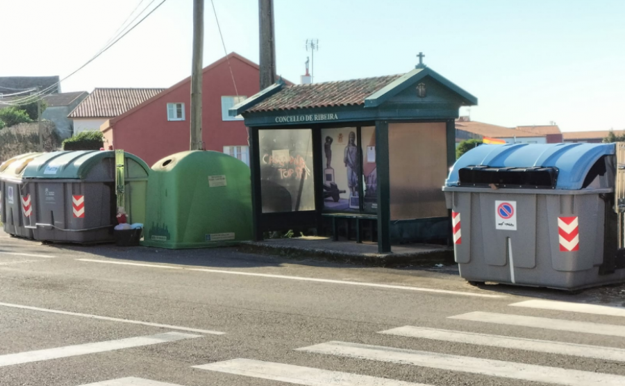 El BNG de Ribeira demanda la reorganización y limpieza de los contenedores de basura en Carreira