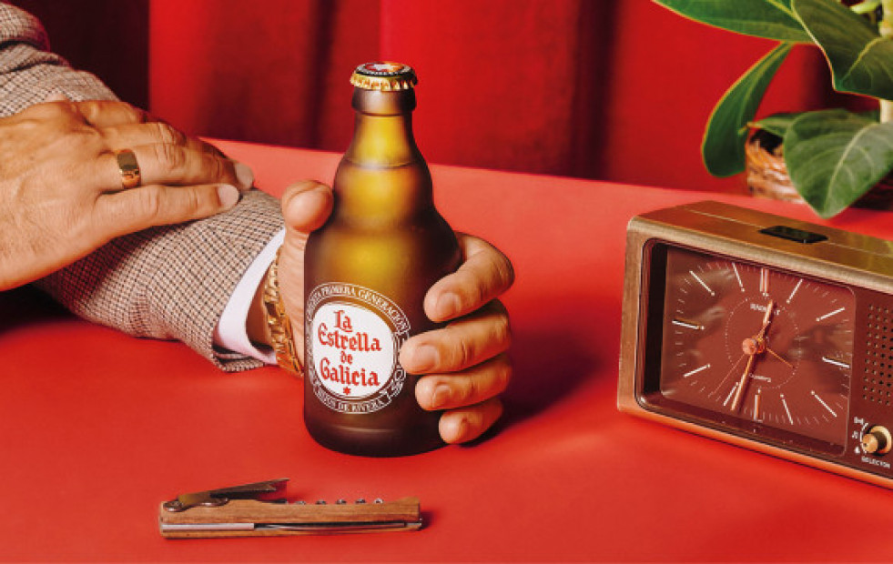 Estrella Galicia relanza su receta original recuperando una de sus botellas más icónicas
