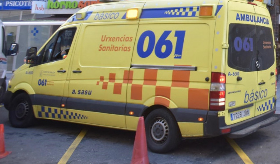 Tres heridos en un accidente entre dos coches en A Coruña