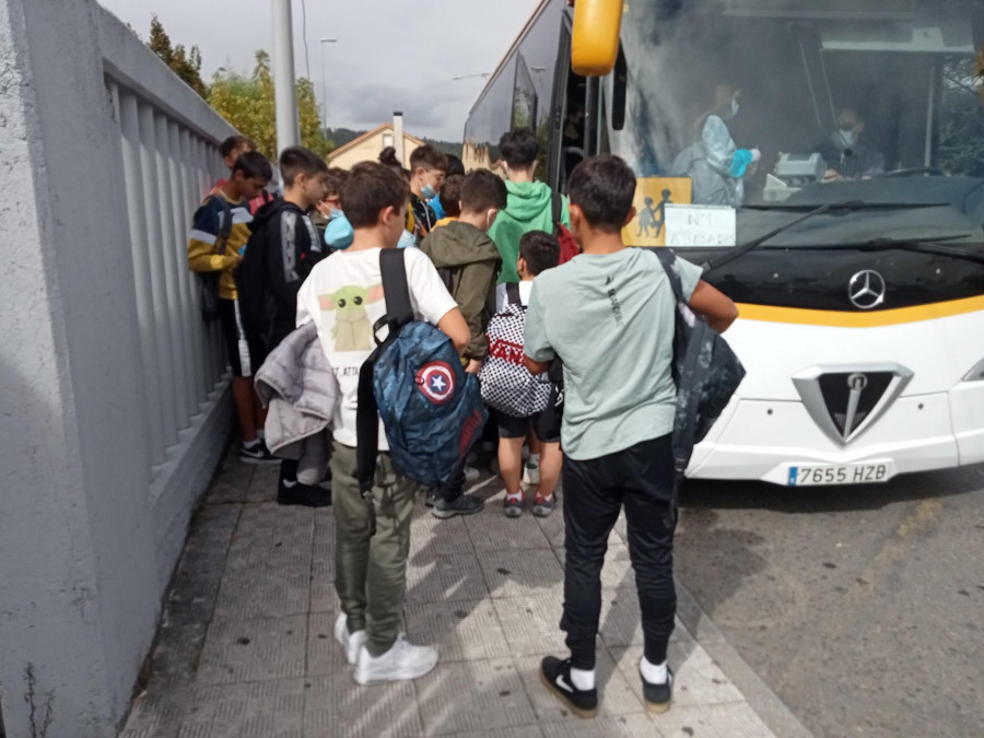 Informes policiales confirman los incumplimientos en horarios del bus regular y escolar en Ribeira