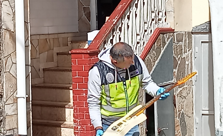 Detenidas tres personas en una redada contra el menudeo de drogas en el lugar de Martín, en Ribeira