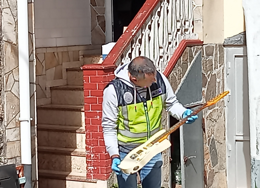 Detenidas tres personas en una redada contra el menudeo de drogas en el lugar de Martín, en Ribeira