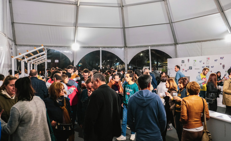 El festival Nos Seus Pés vuelve a O Grove con música y gastronomía para ayudar a las personas refugiadas