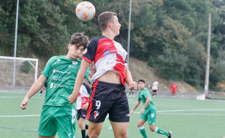 Al Arosa juvenil se le resiste la primera victoria en División de Honor