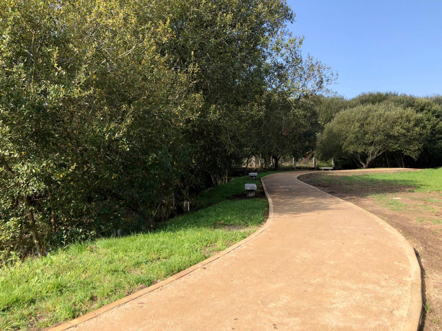 El Concello inaugura la senda peatonal que comunica Os Pasales con el núcleo de Dena