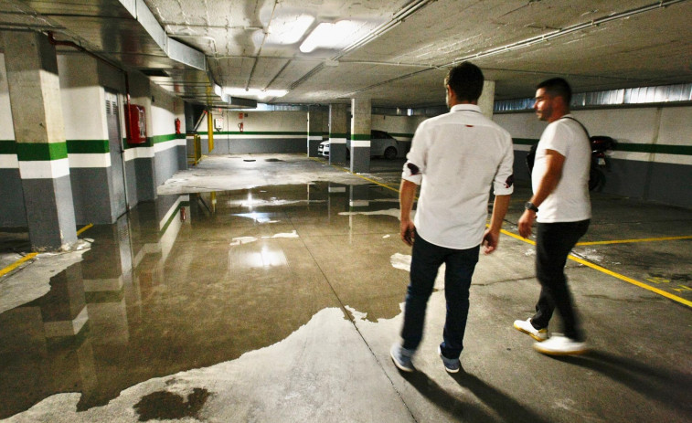 Vecinos de un edificio claman tras meses con el garaje inundado de gasoil