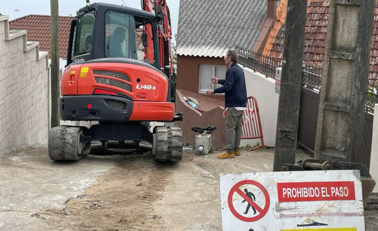 ​Arrancan las obras de pavimentación y red separativa de fecales y pluviales en la Rúa da Chouza, en Castiñeiras, por 44.277 euros