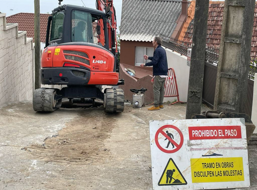 ​Arrancan las obras de pavimentación y red separativa de fecales y pluviales en la Rúa da Chouza, en Castiñeiras, por 44.277 euros