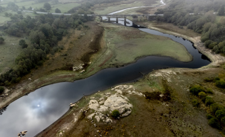 Las lluvias no frenan el descenso de los embalses gallegos, que caen al 42,6%