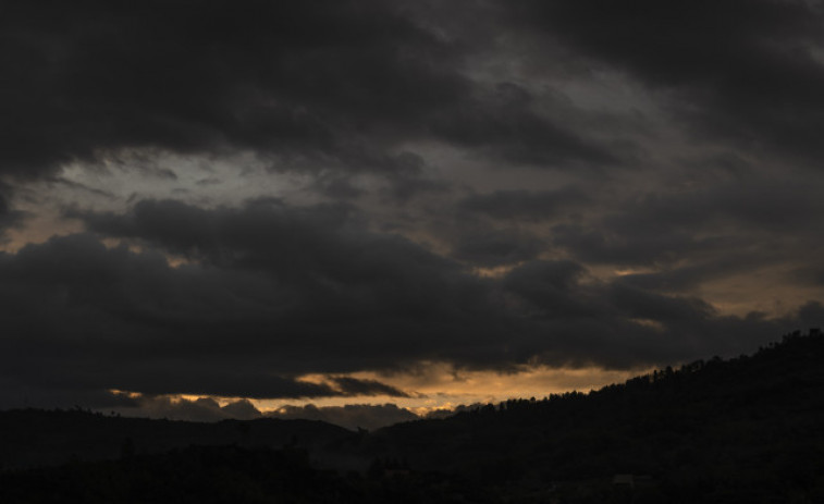 Un nuevo frente con nubes y lluvias entrará este miércoles por el suroeste gallego