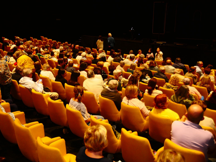 El Auditorio de O Grove acoge tres obras en noviembre para celebrar el mes del teatro