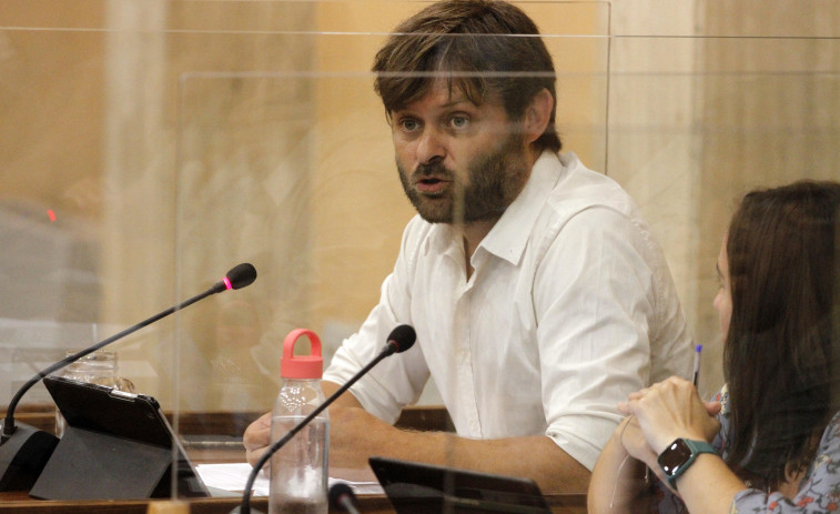 Oliveira pide en el Pleno que se busque el origen del vertido de gasoil