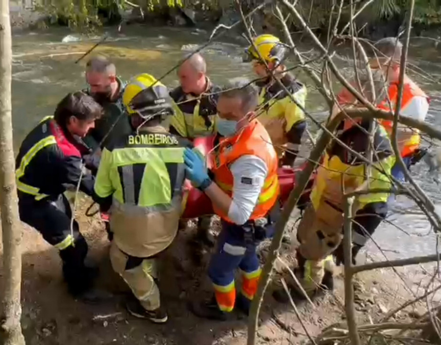 Herido de gravedad un hombre al caerse tras ceder la barandilla de la senda del río Coroño en Ponte Goiáns