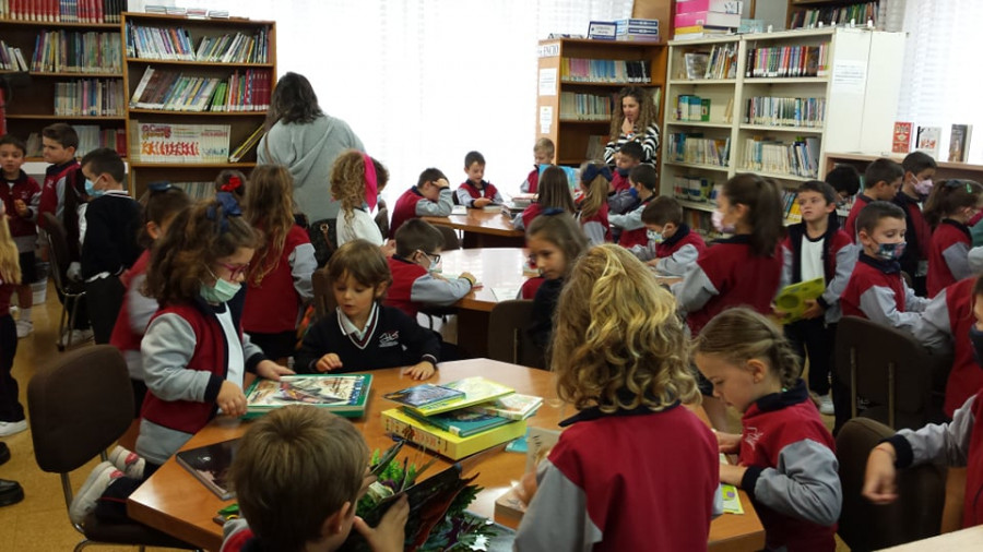 Alumnos y profesoras del Sagrado Corazón de Castiñeiras celebran el Día Internacional de las Bibliotecas