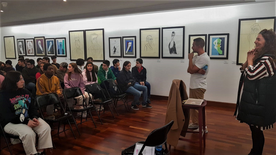 Alumnos de Primaria y Secundaria de A Pobra asisten a funciones teatrales que les acercan a Valle-Inclán