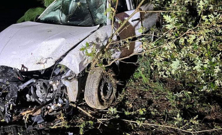 Herida una vecina de Vilagarcía en un aparatoso accidente de tráfico en la Autovía do Barbanza, en Rianxo