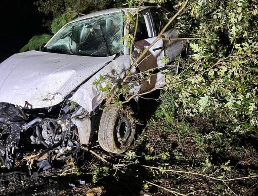 Herida una vecina de Vilagarcía en un aparatoso accidente de tráfico en la Autovía do Barbanza, en Rianxo