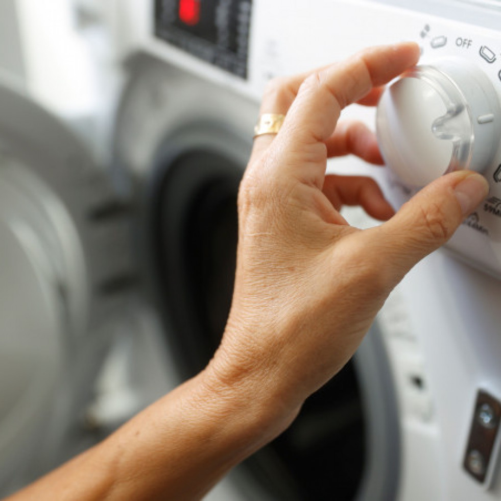 El precio de la luz se mantiene estable este lunes en los 10 euros y tendrá nueve horas de coste cero