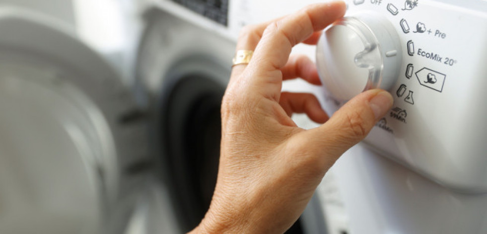 El precio de la luz se mantiene estable este lunes en los 10 euros y tendrá nueve horas de coste cero