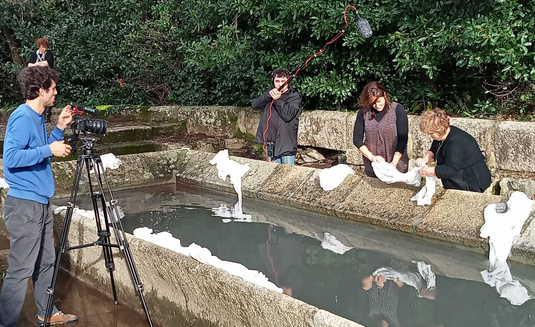 El lavadero de Artes acogió el inicio del rodaje de un cortometraje, que rematará mañana en el de Pinisqueira