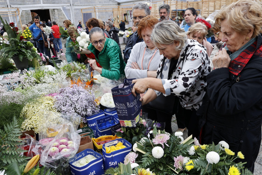 Cambados abre con buena afluencia un Mercado das Flores con 24 puestos