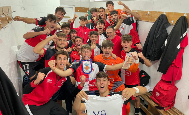 El Arosa juvenil celebra la primera victoria en Cantabria, 0-2