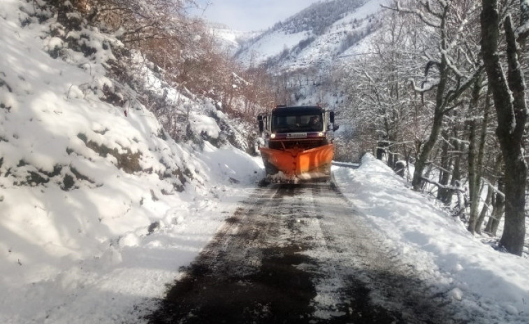 Galicia activa plan invernal con 80 vehículos y 5.400 toneladas de fundentes