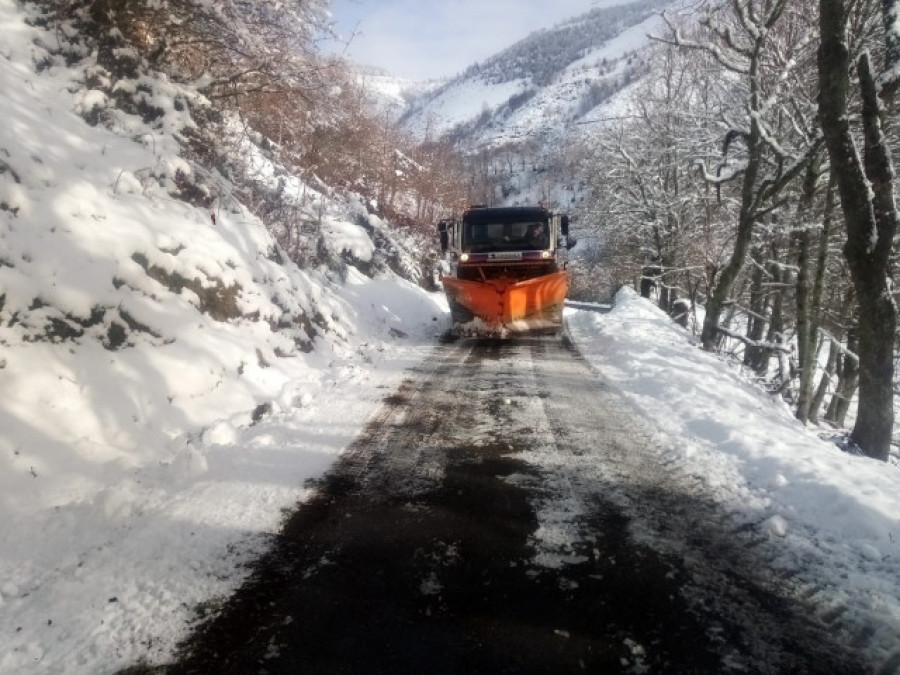 Galicia activa plan invernal con 80 vehículos y 5.400 toneladas de fundentes