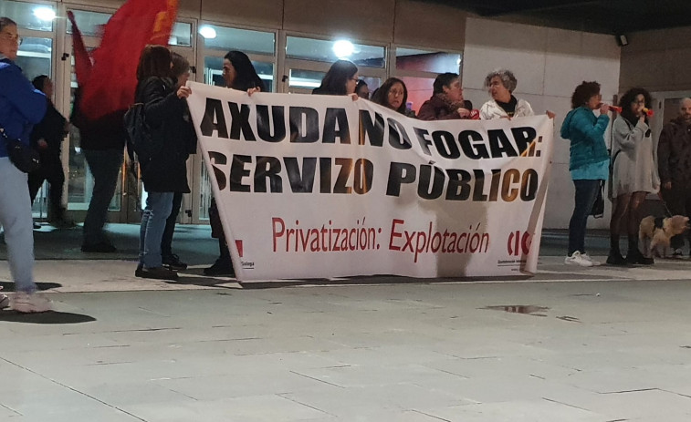 Empleadas del Servizo de Axuda no Fogar de Boiro protestan contra la privatización y reclaman un convenio digno