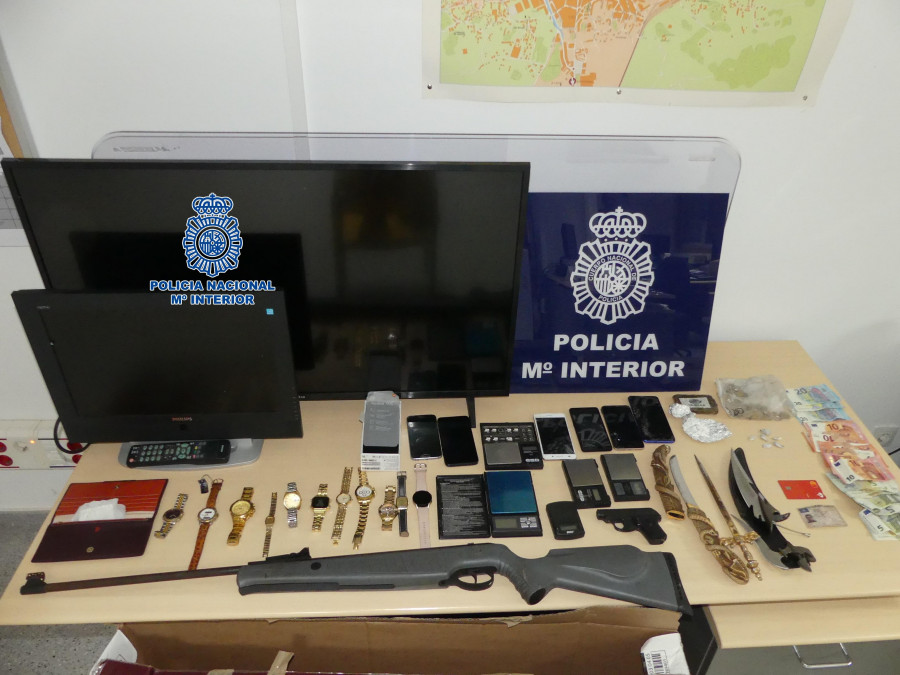 Detenidas tres personas tras desarticular un punto de venta de droga en Vilagarcía
