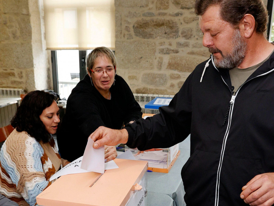 Teresa Bugallo y Emilio Oubiña presidirán las agrupaciones de marisqueo a pie y a flote