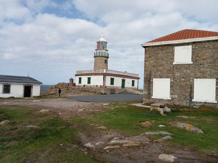 La concesionaria de la explotación del Faro de Corrubedo obtiene la licencia de obra tres años después de solicitarla