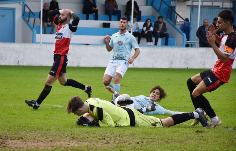 El Arosa pierde en Viveiro 3-1 en un mal partido